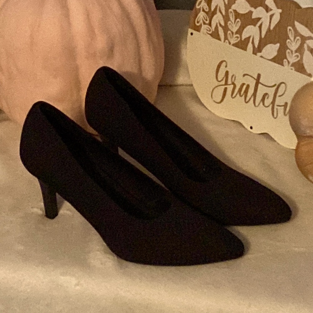 Naturalizer Black Stretch Knit size 10 -3 1/4 inch heels